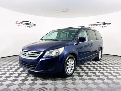 More photos of 2013 Volkswagen Routan SE at St. Marys Chrysler Dodge Jeep, OH