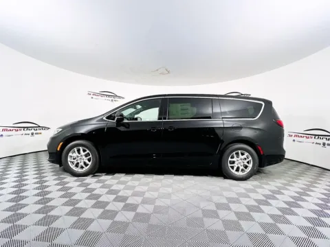 More photos of 2025 Chrysler Pacifica Select at St. Marys Chrysler Dodge Jeep, OH