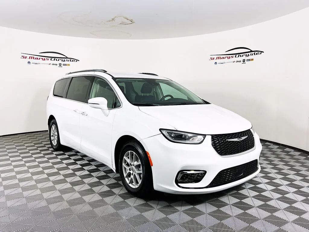 White 2021 Chrysler Pacifica Touring L for sale in Saint Marys, OH