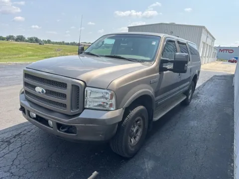 More photos of 2005 Ford Excursion Limited at St. Marys Chrysler Dodge Jeep, OH
