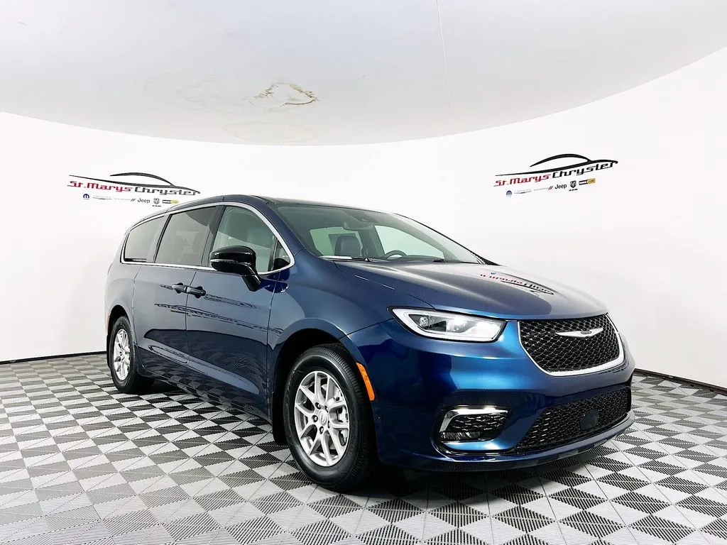 2025 Chrysler Pacifica Select for sale in Saint Marys, OH