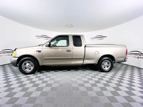 More photos of 2001 Ford F-150 Lariat at St. Marys Chrysler Dodge Jeep, OH
