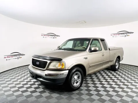 More photos of 2001 Ford F-150 Lariat at St. Marys Chrysler Dodge Jeep, OH
