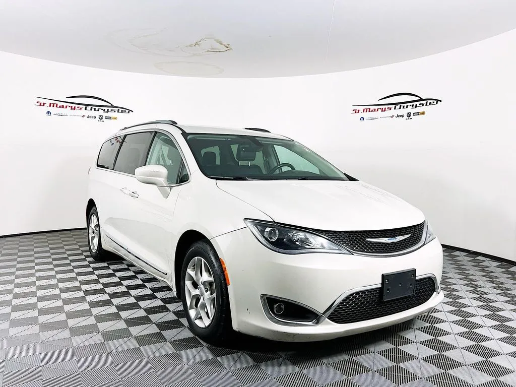White 2017 Chrysler Pacifica Touring L Plus for sale in Saint Marys, OH