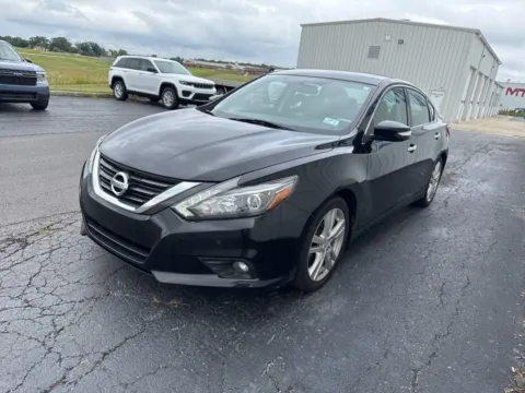 More photos of 2017 Nissan Altima 3.5 SL at St. Marys Chrysler Dodge Jeep, OH