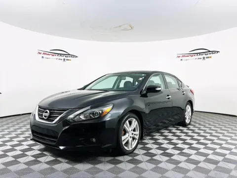 More photos of 2017 Nissan Altima 3.5 SL at St. Marys Chrysler Dodge Jeep, OH
