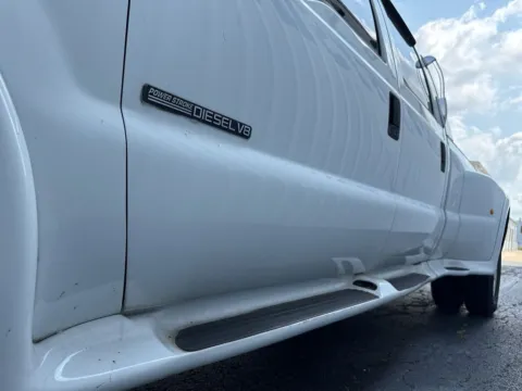 More photos of 2002 Ford F-350SD Lariat at St. Marys CDJR, OH