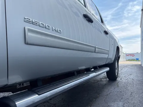 More photos of 2011 GMC Sierra 2500HD SLE at St. Marys CDJR, OH