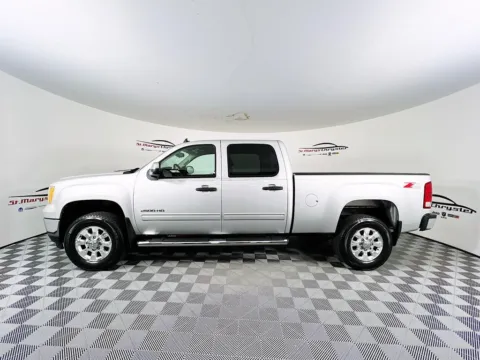 More photos of 2011 GMC Sierra 2500HD SLE at St. Marys CDJR, OH