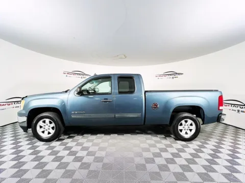 More photos of 2013 GMC Sierra 1500 SLE at St. Marys CDJR, OH