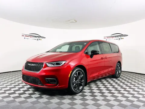 More photos of 2026 Chrysler Pacifica Select at St. Marys CDJR, OH
