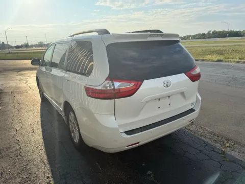 More photos of 2015 Toyota Sienna at St. Marys CDJR, OH