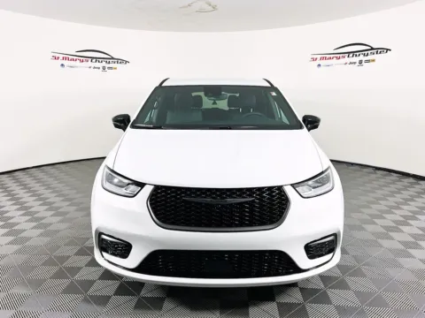 Another view of 2026 Chrysler Pacifica Select for sale in Saint Marys, OH at St. Marys CDJR