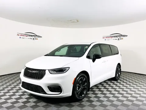 More photos of 2026 Chrysler Pacifica Select at St. Marys CDJR, OH