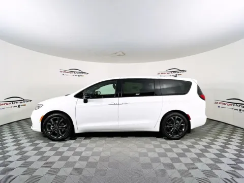 More photos of 2026 Chrysler Pacifica Select at St. Marys CDJR, OH