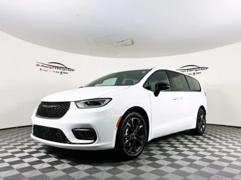 More photos of 2026 Chrysler Pacifica Select at St. Marys CDJR, OH