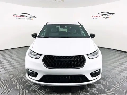 Another view of 2026 Chrysler Pacifica Select for sale in Saint Marys, OH at St. Marys CDJR