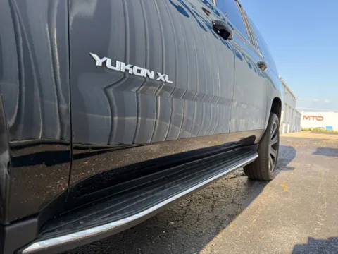 More photos of 2017 GMC Yukon XL SLT at St. Marys CDJR, OH
