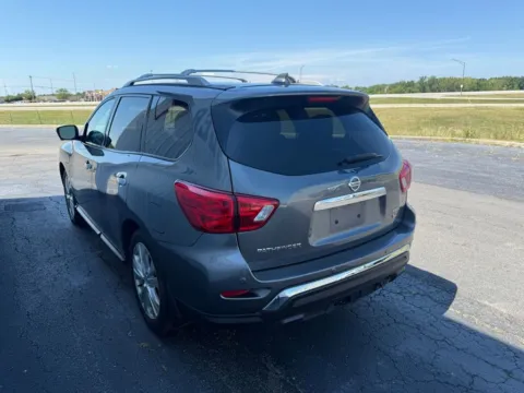 More photos of 2019 Nissan Pathfinder SL at St. Marys CDJR, OH