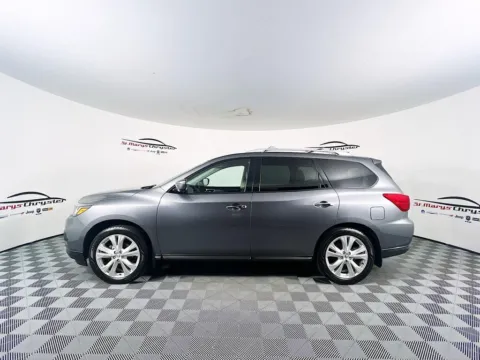 More photos of 2019 Nissan Pathfinder SL at St. Marys CDJR, OH