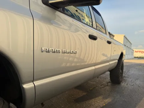 More photos of 2004 Dodge Ram 3500 SLT at St. Marys CDJR, OH