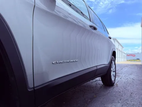 More photos of 2014 Jeep Cherokee Latitude at St. Marys CDJR, OH