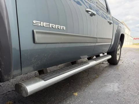 More photos of 2012 GMC Sierra 1500 SLE at St. Marys CDJR, OH