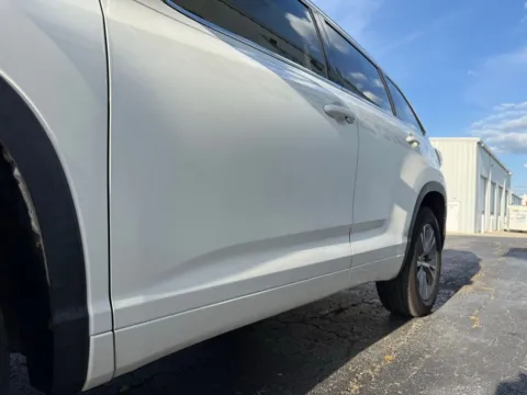 More photos of 2015 Toyota Highlander XLE V6 at St. Marys CDJR, OH