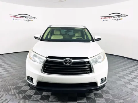 Another view of 2015 Toyota Highlander XLE V6 for sale in Saint Marys, OH at St. Marys CDJR