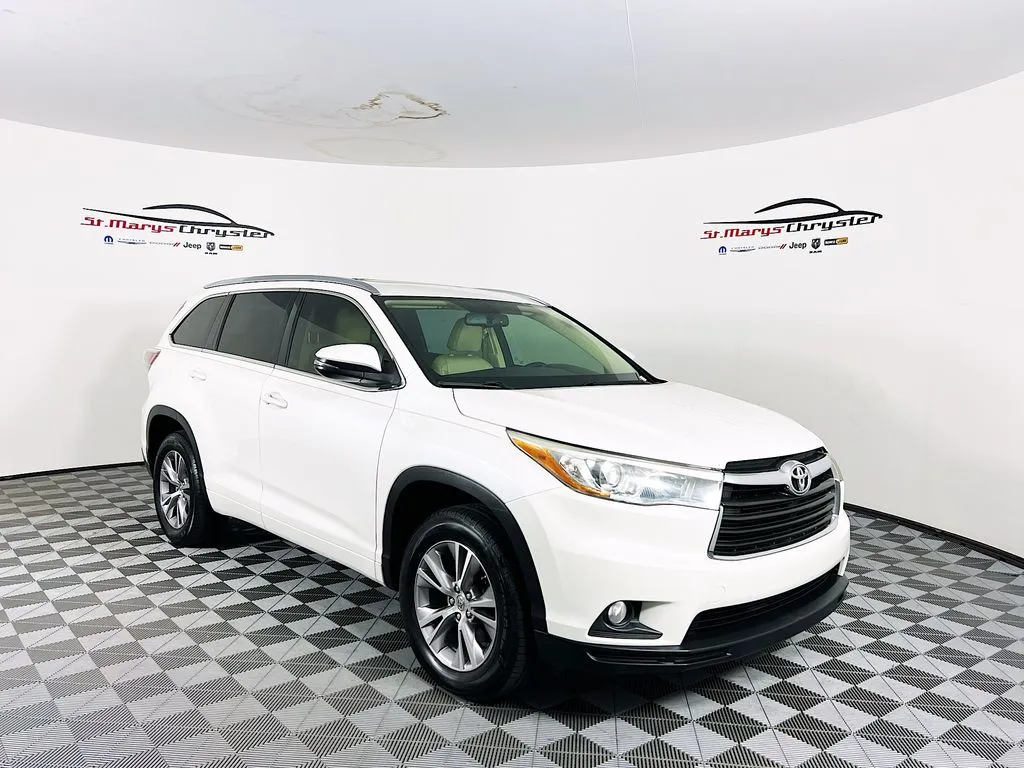 White 2015 Toyota Highlander XLE V6 for sale in Saint Marys, OH