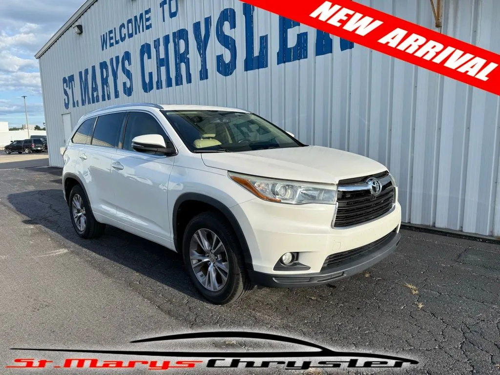 White 2015 Toyota Highlander XLE V6 for sale in Saint Marys, OH