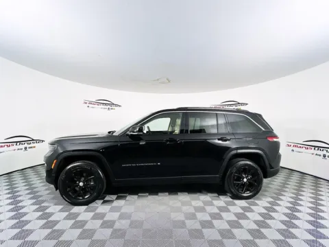 More photos of 2022 Jeep Grand Cherokee Limited at St. Marys CDJR, OH