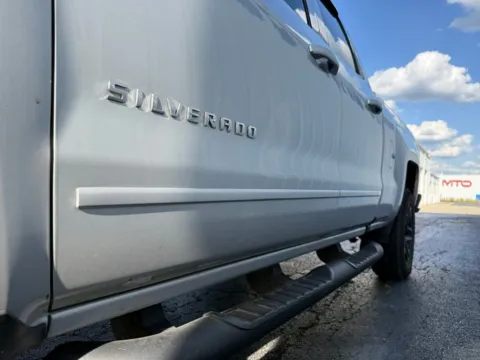 More photos of 2018 Chevrolet Silverado 1500 LT at St. Marys CDJR, OH