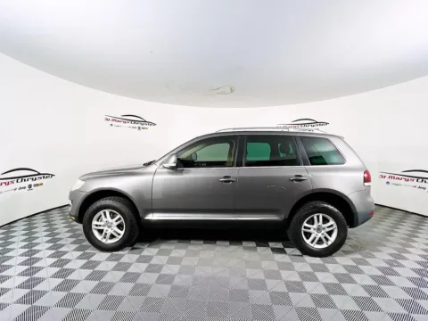 More photos of 2009 Volkswagen Touareg 2 VR6 FSI at St. Marys CDJR, OH