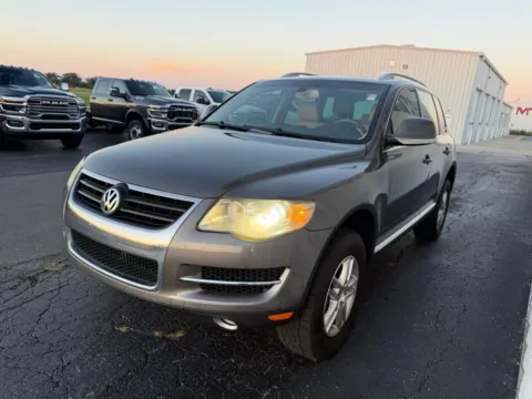 More photos of 2009 Volkswagen Touareg 2 VR6 FSI at St. Marys CDJR, OH