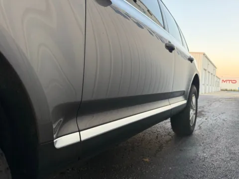 More photos of 2009 Volkswagen Touareg 2 VR6 FSI at St. Marys CDJR, OH