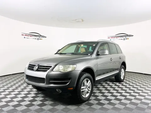 More photos of 2009 Volkswagen Touareg 2 VR6 FSI at St. Marys CDJR, OH