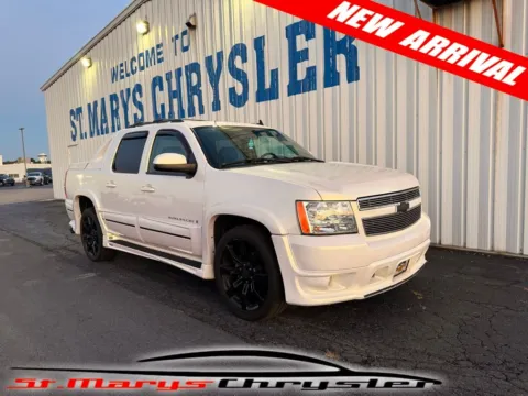 White 2008 Chevrolet Avalanche 1500 LT for sale in Saint Marys, OH