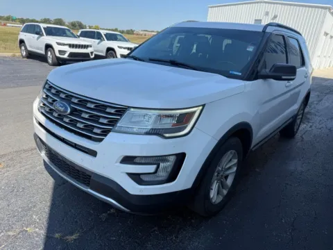 More photos of 2017 Ford Explorer XLT at St. Marys CDJR, OH