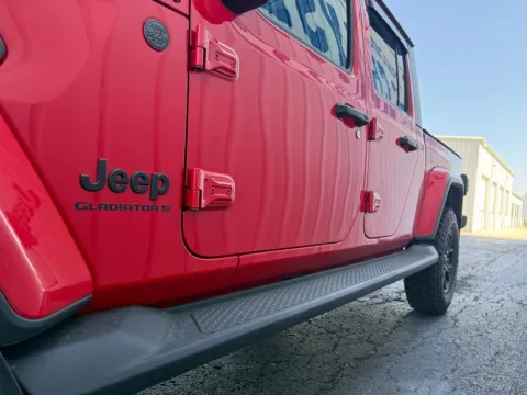 More photos of 2024 Jeep Gladiator Willys at St. Marys CDJR, OH