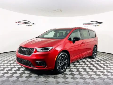 More photos of 2026 Chrysler Pacifica Select at St. Marys CDJR, OH
