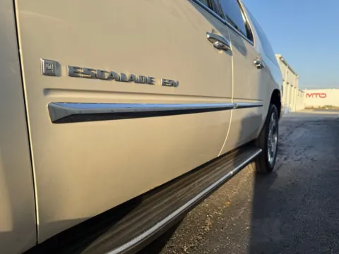 More photos of 2007 Cadillac Escalade ESV at St. Marys CDJR, OH