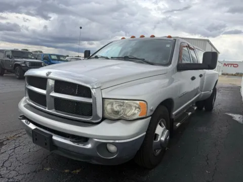 More photos of 2004 Dodge Ram 3500 SLT at St. Marys CDJR, OH