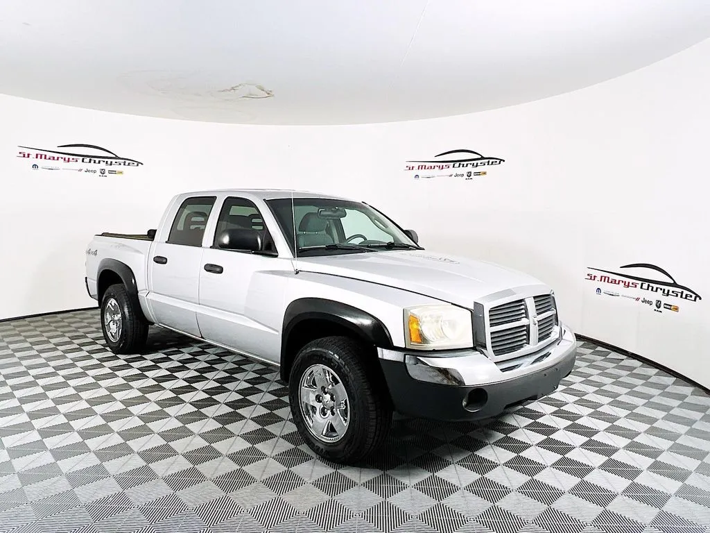 Used 2005 Dodge Dakota SLT with VIN 1D7HW48K95S152326 for sale in Saint Marys, OH