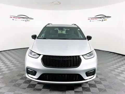 Another view of 2026 Chrysler Pacifica Limited for sale in Saint Marys, OH at St. Marys CDJR
