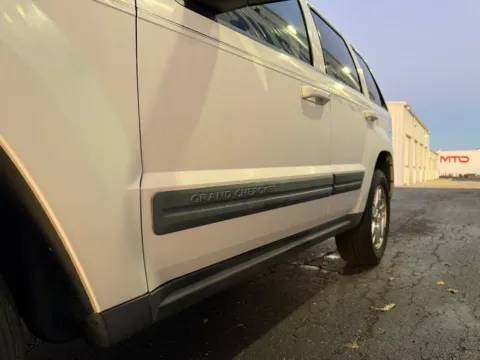 More photos of 2006 Jeep Grand Cherokee Laredo at St. Marys CDJR, OH
