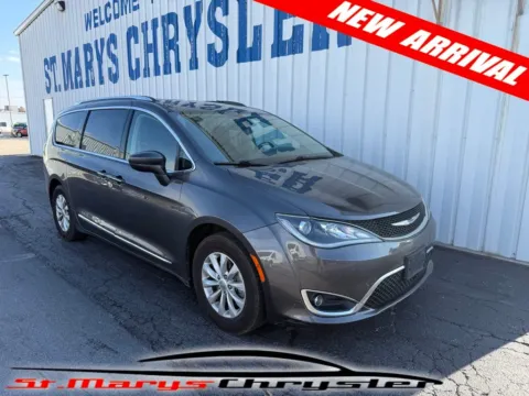 Gray 2018 Chrysler Pacifica Touring L for sale in Saint Marys, OH