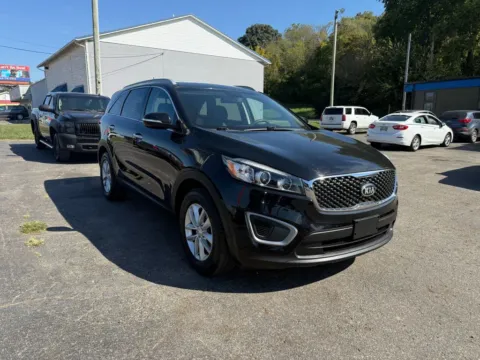 Another view of 2017 Kia Sorento LX Sport Utility 4D for sale in Chillicothe, OH at Instant Auto Sales Chillicothe