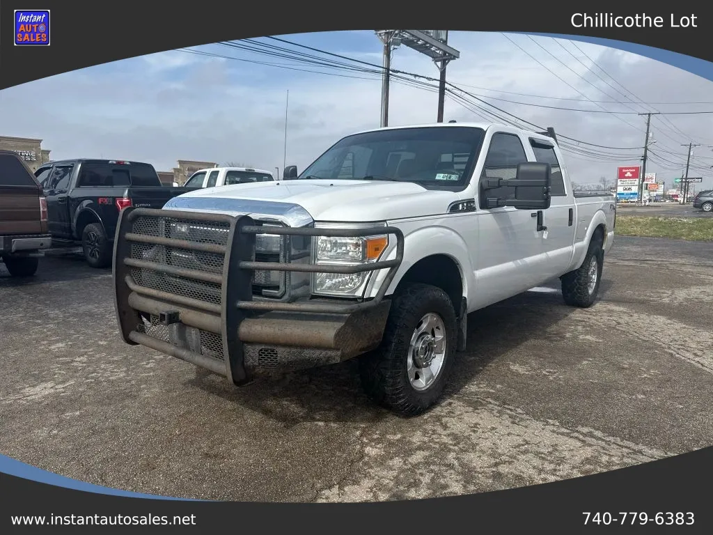 White 2015 Ford F250 Super Duty Crew Cab XLT Pickup 4D 6 3/4 ft for sale in Chillicothe, OH