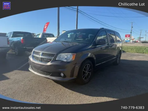 Gray 2017 Dodge Grand Caravan Passenger SXT Minivan 4D for sale in Chillicothe, OH